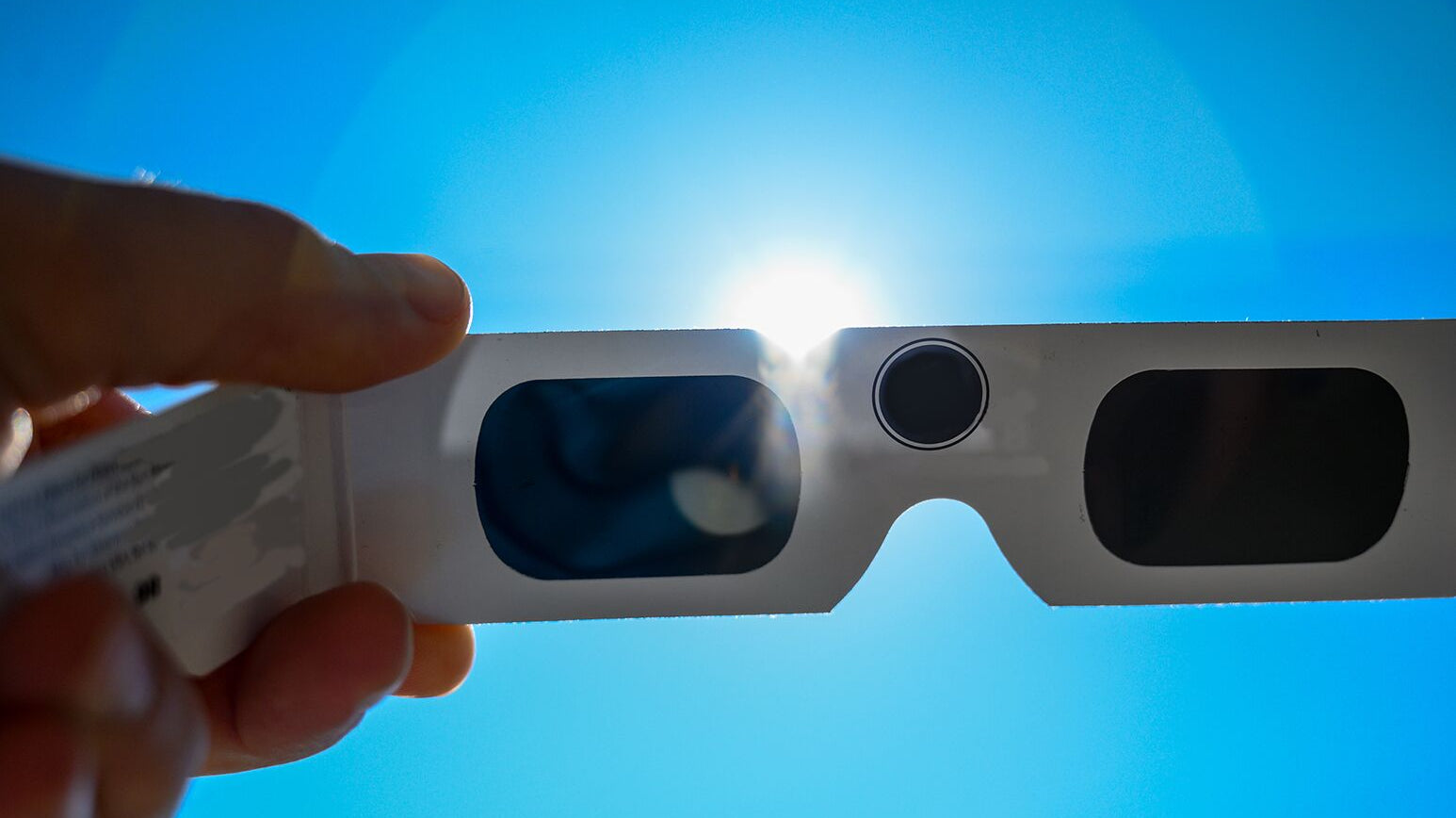 Danger du soleil pour les yeux : les conseils de votre opticien